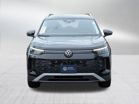 Used 2025 Volkswagen Tiguan SE AWD/4WD image 2