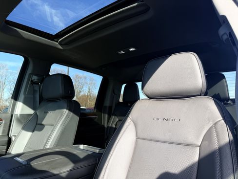 Certified 2024 GMC Sierra 2500 Denali w/ Denali Reserve Package image 11