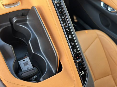 Used 2022 Chevrolet Corvette Stingray Preferred Cpe w/ Z51 Performance Package RWD image 28