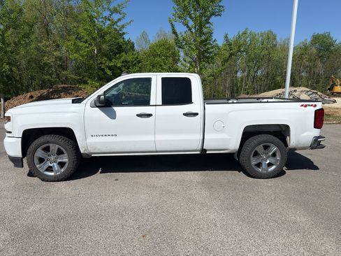 Used 2018 Chevrolet Silverado 1500 Custom w/ Custom Value Package AWD/4WD image 3