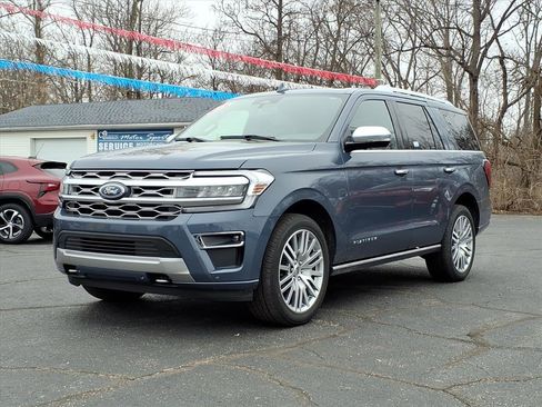 Certified 2023 Ford Expedition Platinum image 3