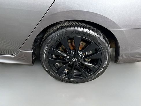 Used 2018 Nissan Sentra SR w/ SR Midnight Edition Package image 33