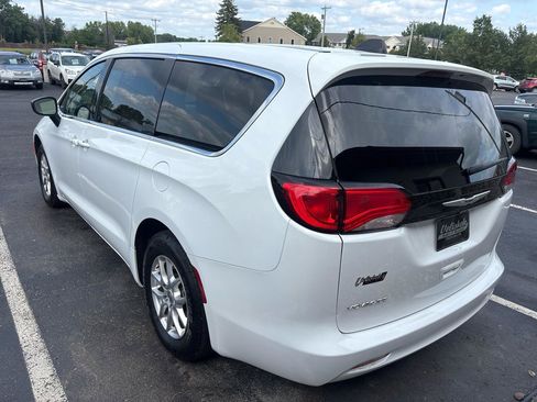 Used 2024 Chrysler Voyager LX FWD image 5