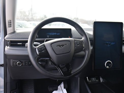 Used 2025 Ford Mustang Mach-E Premium image 12