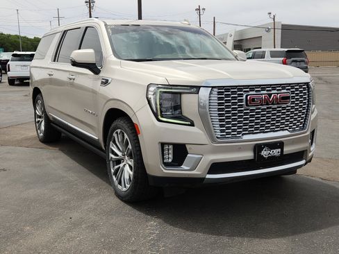 Used 2021 GMC Yukon XL Denali w/ Denali Ultimate Package AWD/4WD image 6
