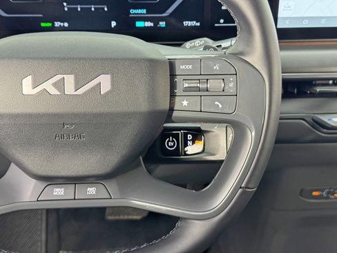 Used 2024 Kia EV9 Land image 24