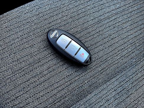 Used 2021 Nissan Rogue S image 28