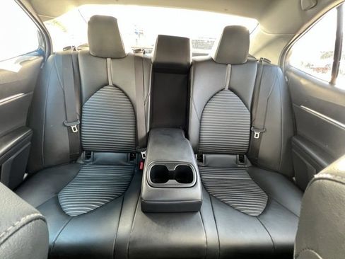 Used 2018 Toyota Camry L image 29