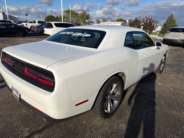 Used 2016 Dodge Challenger SXT RWD image 4