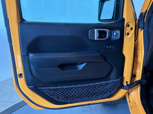 Used 2018 Jeep Wrangler Unlimited Sahara w/ Uconnect 4C Nav & Sound Group AWD/4WD image 14