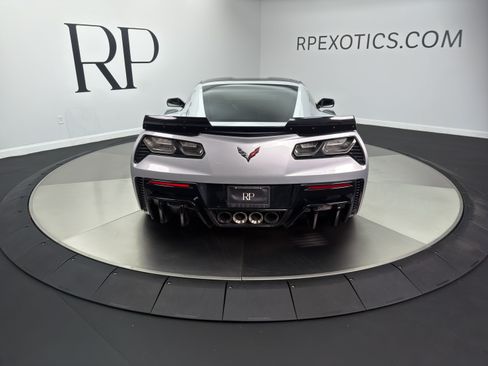 Used 2018 Chevrolet Corvette Z06 RWD image 13