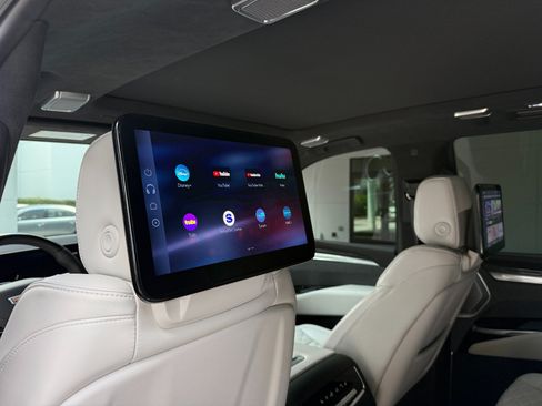 Used 2025 Cadillac Escalade V AWD/4WD image 30