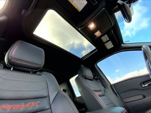 Used 2025 Nissan Frontier PRO-4X w/ Pro Premium Package image 13