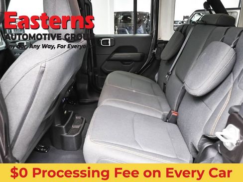 Used 2025 Jeep Wrangler Unlimited Sahara AWD/4WD image 21