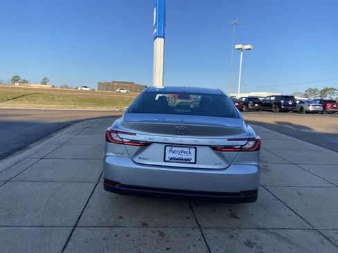 Used 2025 Toyota Camry LE image 9