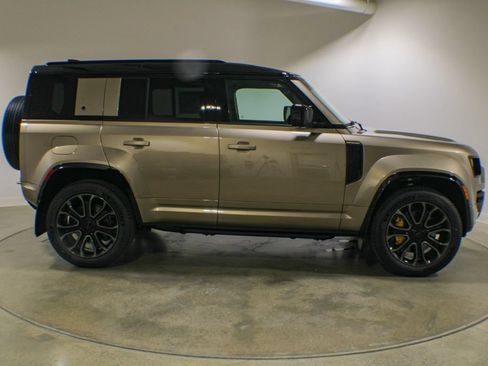 New 2026 Land Rover Defender 110 AWD/4WD image 7