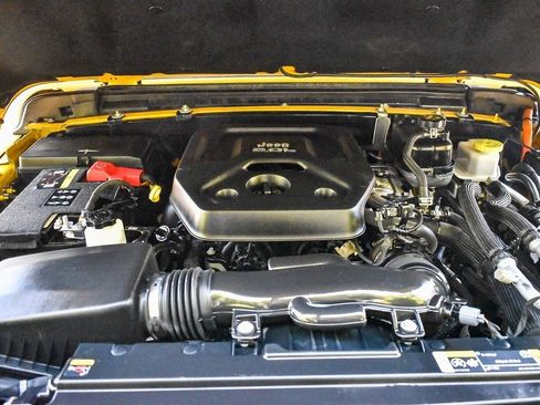 Used 2021 Jeep Wrangler Unlimited Sahara image 25