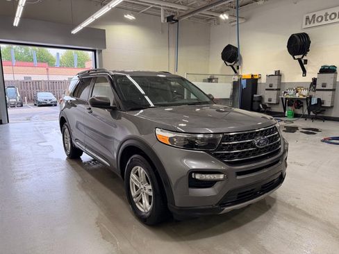Used 2023 Ford Explorer XLT w/ Equipment Group 202A AWD/4WD image 7