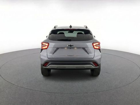 Used 2026 Chevrolet Trax LT FWD image 7