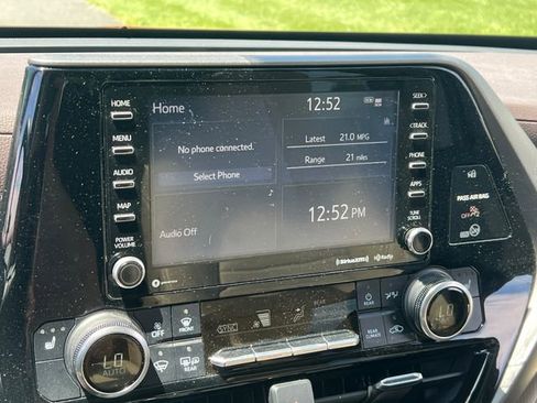 Used 2020 Toyota Highlander XLE AWD/4WD image 30