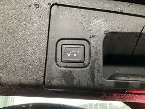 Used 2024 Cadillac XT4 Premium Luxury image 21