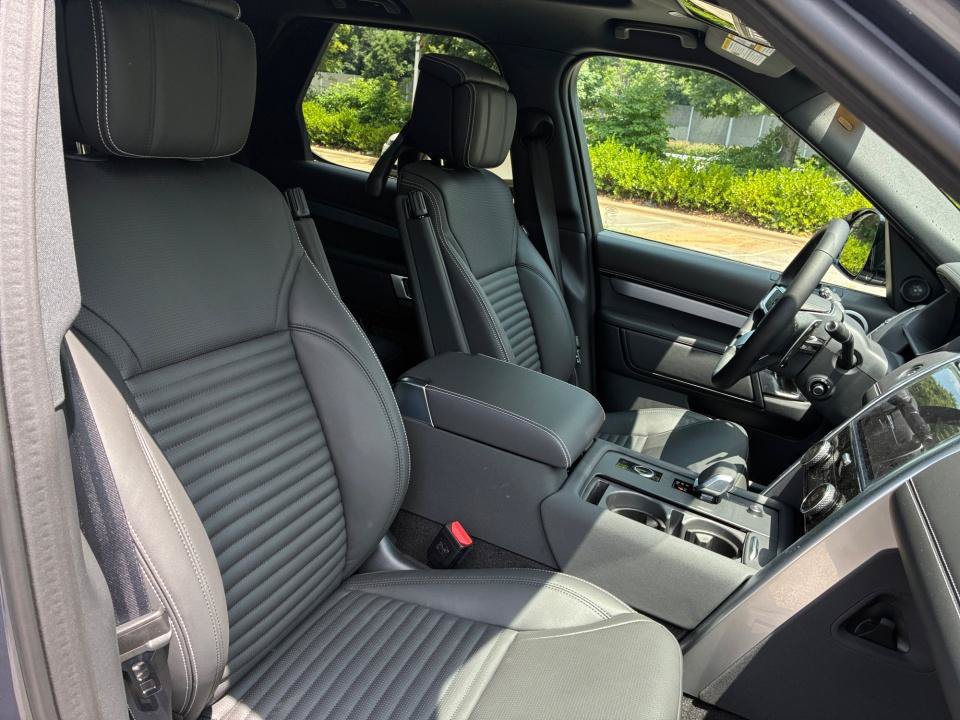 New 2026 Land Rover Discovery Limited Edition AWD/4WD image 28