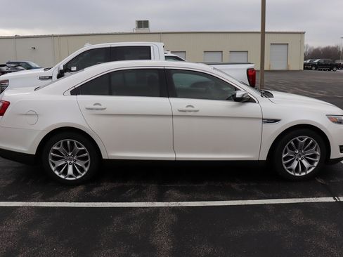 Used 2019 Ford Taurus Limited image 4