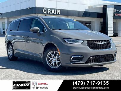 Used 2023 Chrysler Pacifica Touring-L