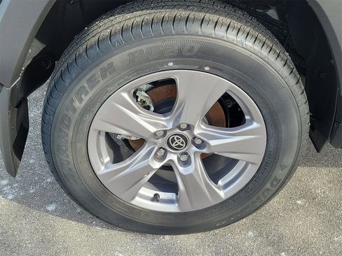 Used 2025 Toyota RAV4 XLE image 6