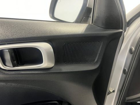 Used 2023 Hyundai Venue SEL image 24