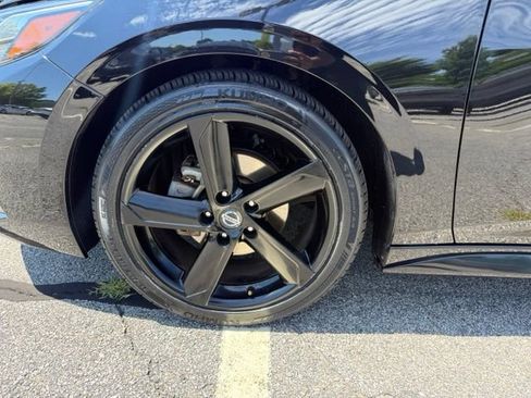 Used 2023 Nissan Sentra SR w/ Midnight Edition Package FWD image 13