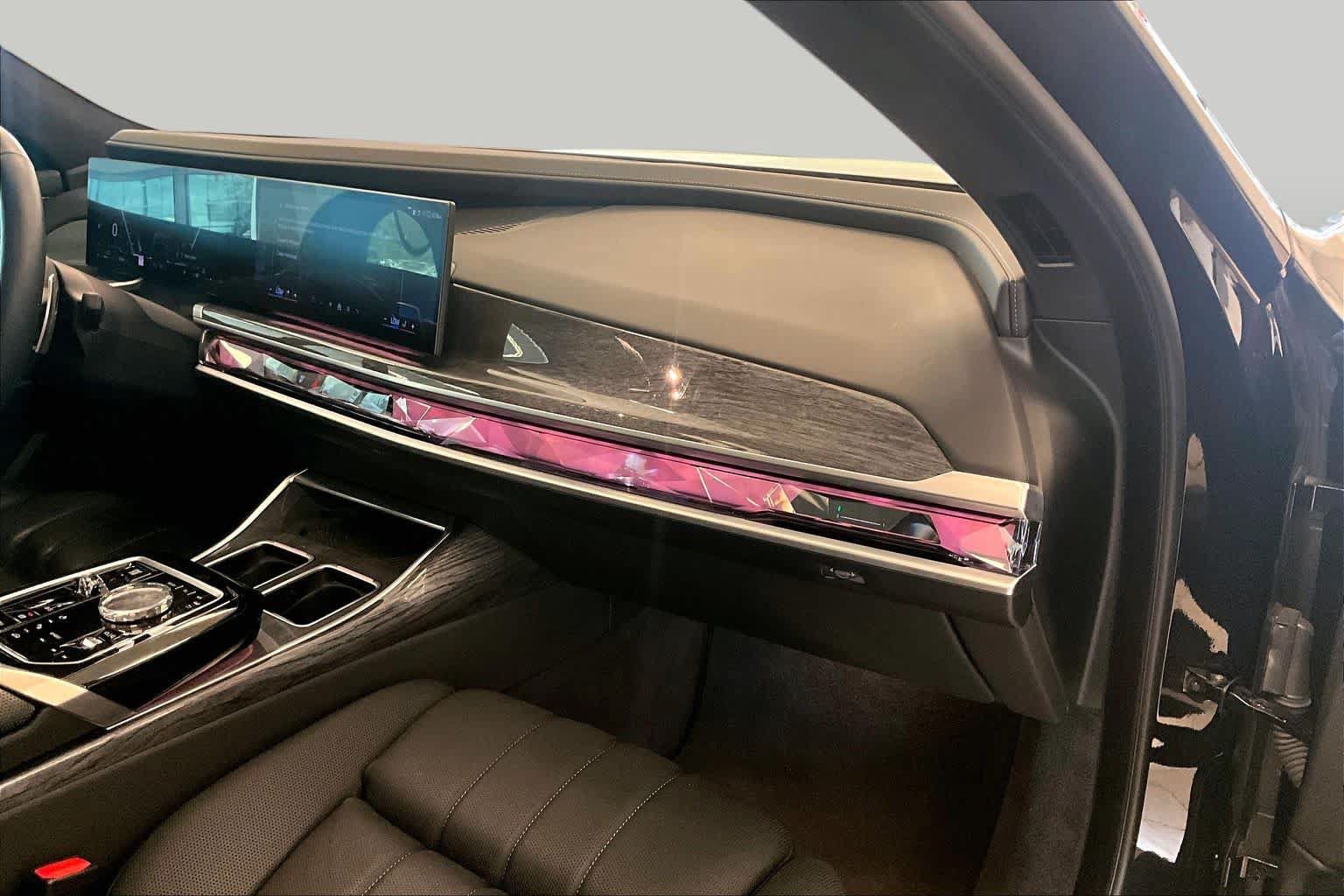 Used 2023 BMW 760i xDrive AWD/4WD image 17