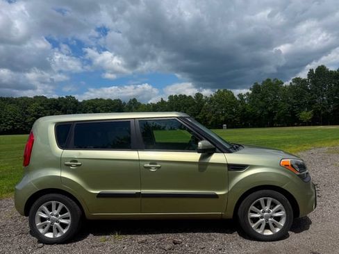 Used 2013 Kia Soul + FWD image 5