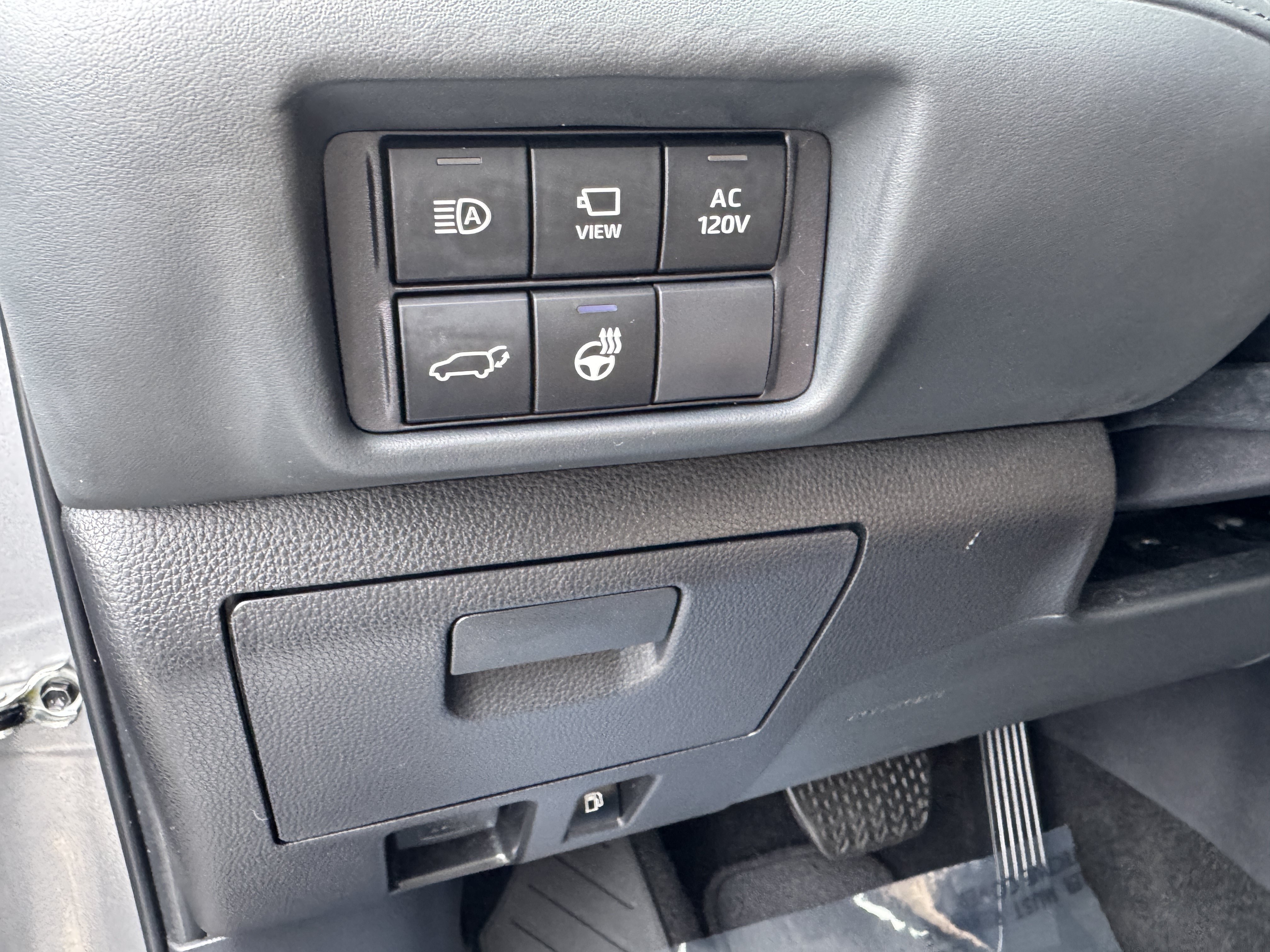 Used 2025 Toyota Highlander Limited AWD/4WD image 32