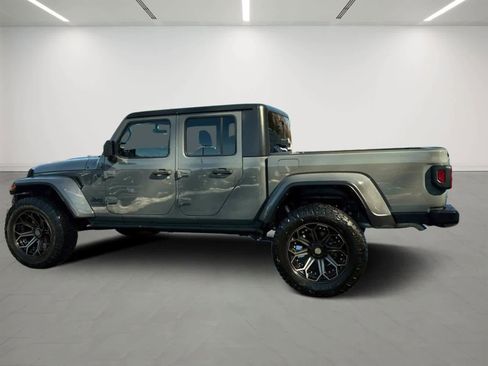 Used 2023 Jeep Gladiator Sport image 3
