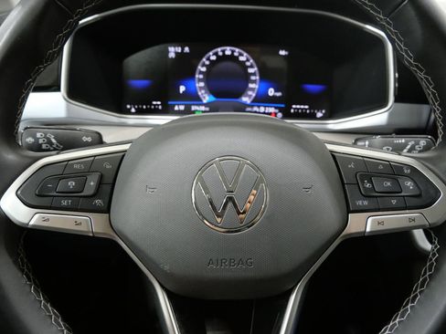 Used 2025 Volkswagen Taos SE image 15