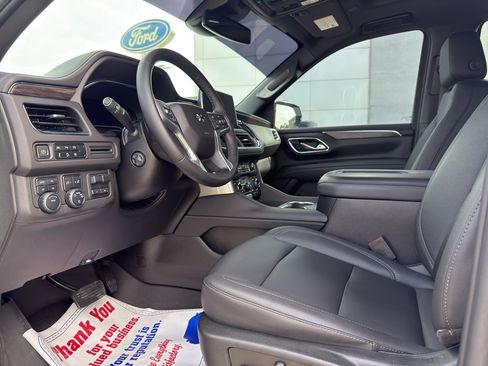 Used 2023 Chevrolet Tahoe Z71 w/ Luxury Package AWD/4WD image 13