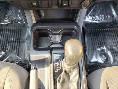 Used 2020 Toyota Tacoma SR w/ SR Convenience Package RWD image 30