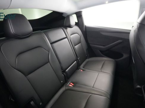 Used 2026 Tesla Model Y 2WD image 5