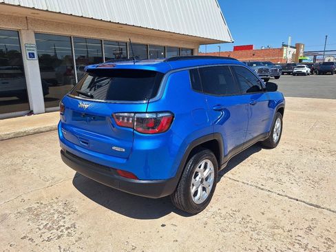Used 2025 Jeep Compass Latitude AWD/4WD image 9