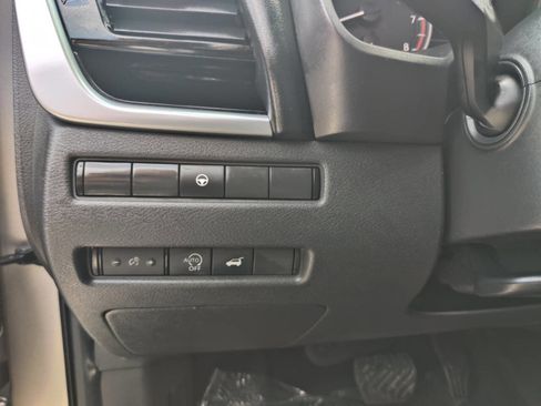 Used 2023 Nissan Rogue SL image 12