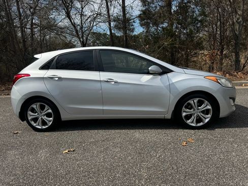 Used 2013 Hyundai Elantra GT w/ Style Pkg image 9