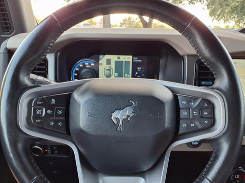 Certified 2024 Ford Bronco Wildtrak AWD/4WD image 25