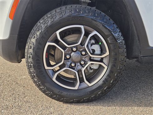 Used 2022 Jeep Grand Cherokee Trailhawk image 7