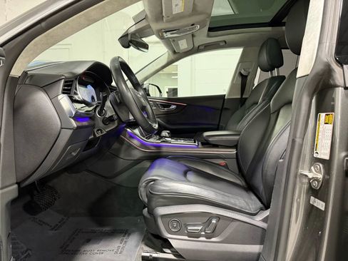 Used 2019 Audi Q8 Prestige w/ Luxury Package image 17