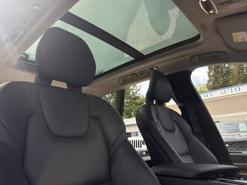 Used 2018 Volvo XC60 T5 Momentum w/ Convenience Package AWD/4WD image 38