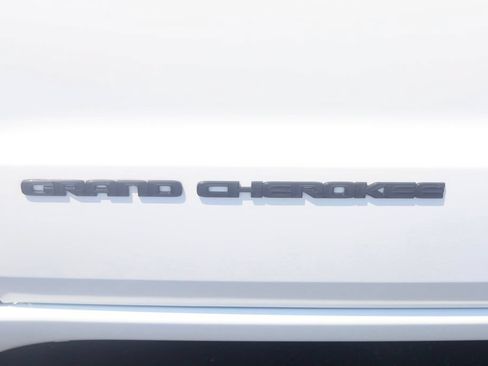 Used 2020 Jeep Grand Cherokee Altitude AWD/4WD image 23