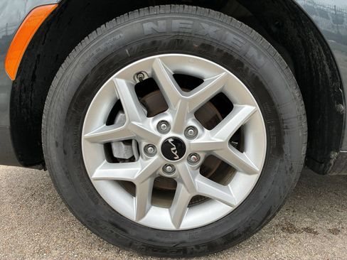 Used 2025 Kia Soul LX w/ LX Technology Package FWD image 23