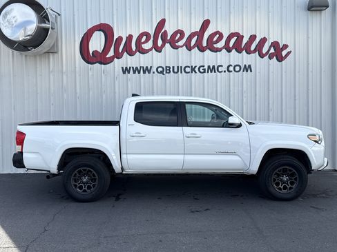 Used 2017 Toyota Tacoma SR5 image 25