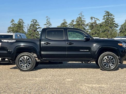 Used 2023 Toyota Tacoma TRD Sport w/ Advanced Technology Package AWD/4WD image 9